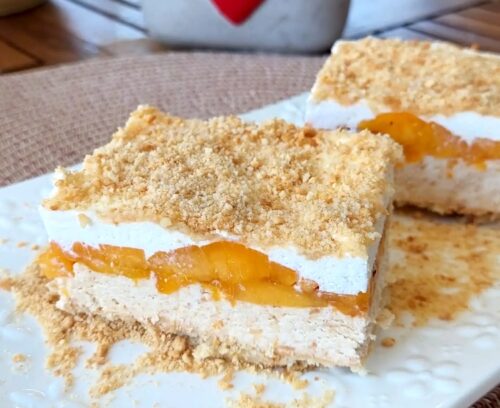 Brzi kolač sa plazmom i breskvama