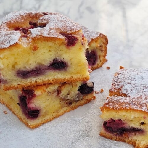 Brzi voćni kolač koji osvaja na prvi zalogaj