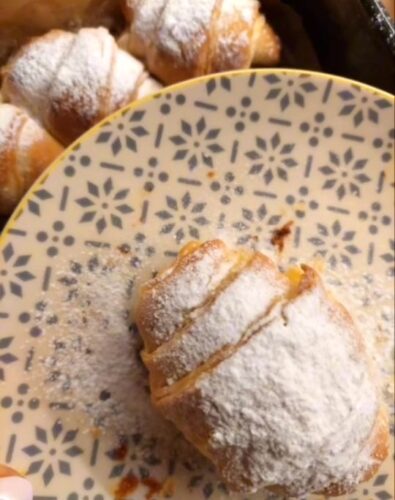 Najmekši i najhrskaviji POSNI kroasani s džemom (VIDEO)